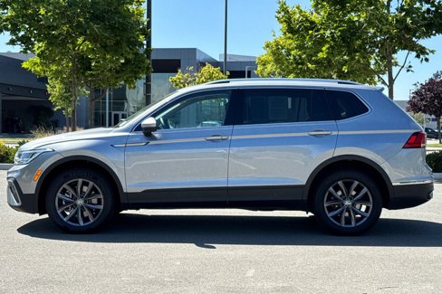 Used 2024 Volkswagen Tiguan SE image 7