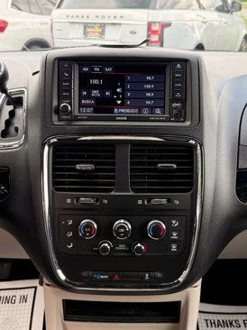 Used 2017 Dodge Grand Caravan SXT image 21