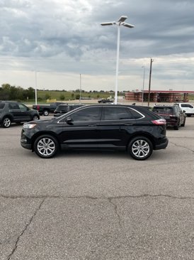 Used 2024 Ford Edge Titanium image 2