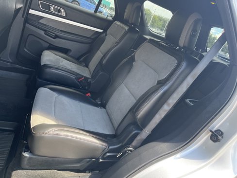 Used 2017 Ford Explorer XLT w/ Equipment Group 202A image 21