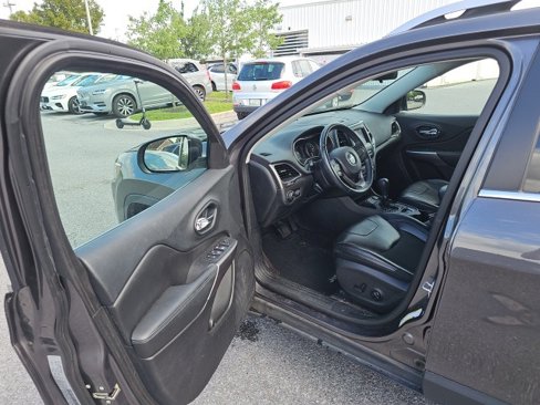 Used 2019 Jeep Cherokee Latitude Plus image 7