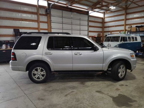 Used 2010 Ford Explorer XLT image 4