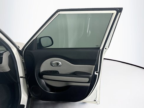 Used 2016 Kia Soul + image 29