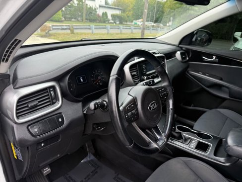 Used 2016 Kia Sorento LX w/ LX Convenience Package image 12