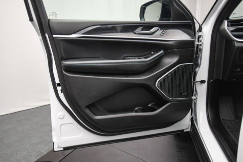 Used 2023 Jeep Grand Cherokee Trailhawk image 46