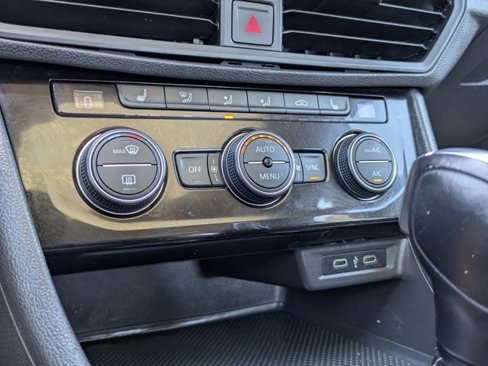 Used 2021 Volkswagen Jetta R-Line image 21