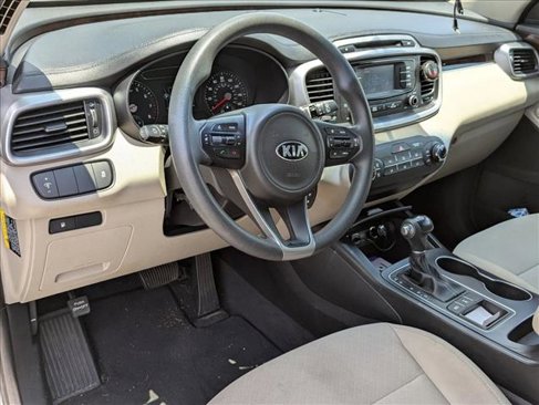 Used 2017 Kia Sorento LX image 9