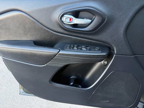 Used 2016 Jeep Cherokee 75th Anniversary image 19