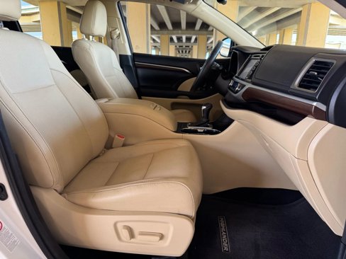 Used 2016 Toyota Highlander Limited image 33