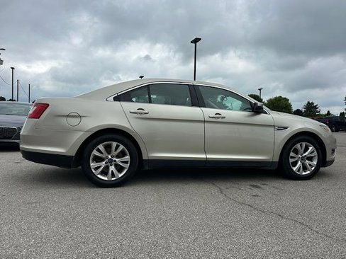 Used 2010 Ford Taurus SEL image 9