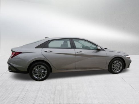 Used 2024 Hyundai Elantra SEL image 9