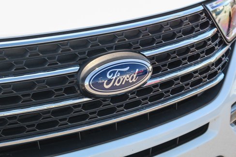 Used 2022 Ford Explorer XLT w/ Equipment Group 202A image 5