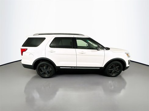 Used 2016 Ford Explorer XLT w/ Equipment Group 202A image 8