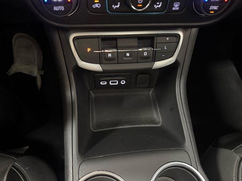 Used 2024 GMC Terrain SLT w/ Tech Package image 22