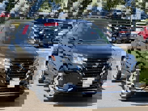 Certified 2025 Nissan Kicks Play S image 2