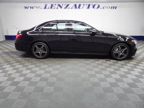 Used 2019 Mercedes-Benz E 300 4MATIC image 2