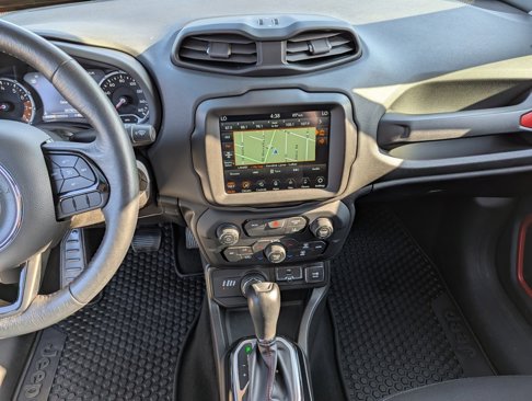 Used 2022 Jeep Renegade Latitude w/ Sun/Sound Group image 18