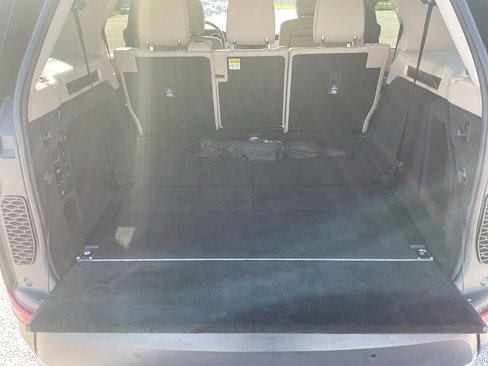 Used 2017 Land Rover Discovery HSE image 26