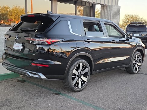 New 2025 Mitsubishi Outlander SE image 4