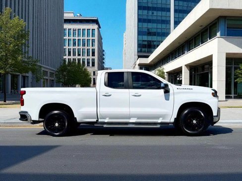 Used 2019 Chevrolet Silverado 1500 LT w/ All-Star Edition image 2