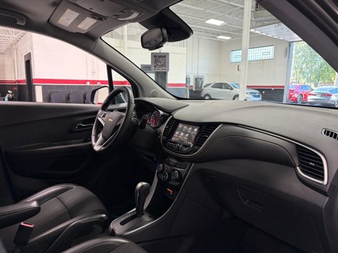 Used 2019 Chevrolet Trax LT w/ LT Convenience Package image 32