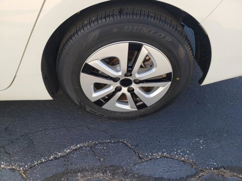Used 2017 Toyota Prius image 27