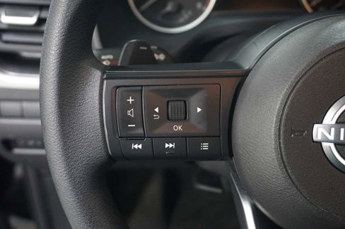 Used 2024 Nissan Rogue SV image 25