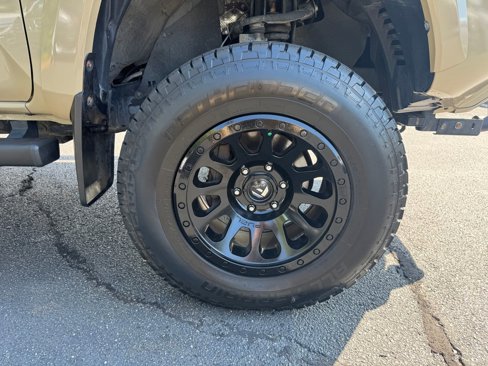 Used 2018 Toyota Tacoma TRD Sport image 30