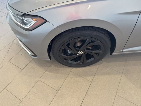 New 2025 Volkswagen Jetta SE image 8