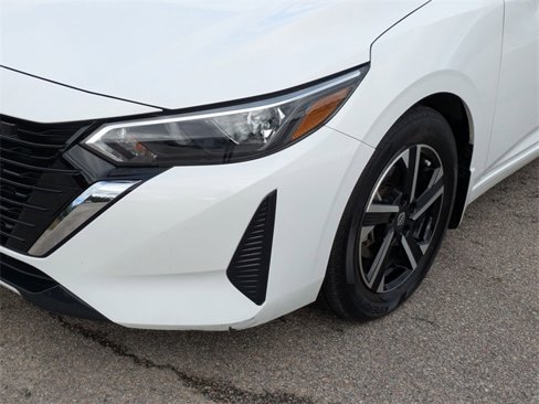 Used 2025 Nissan Sentra SV image 9
