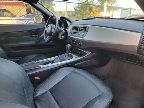 Used 2004 BMW Z4 3.0i image 11