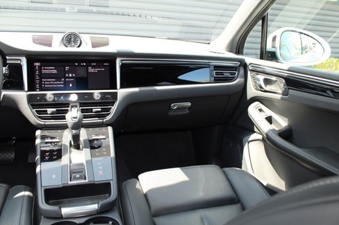 Certified 2024 Porsche Macan image 19
