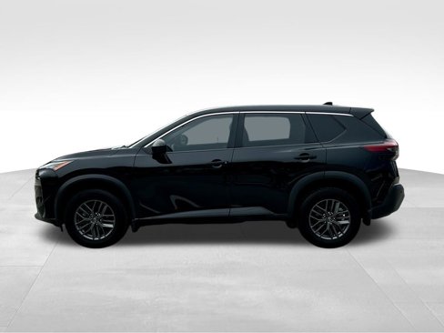 Used 2023 Nissan Rogue S image 2