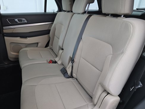 Used 2018 Ford Explorer XLT image 14