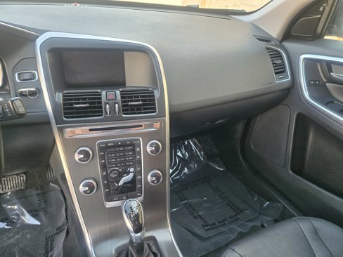 Used 2015 Volvo XC60 T5 Premier w/ Proximity Package image 13