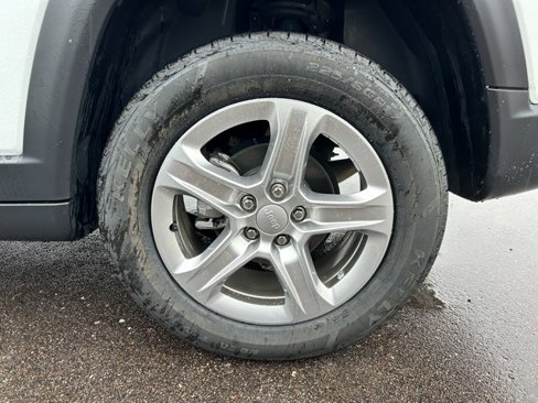 Certified 2024 Jeep Compass Latitude image 10