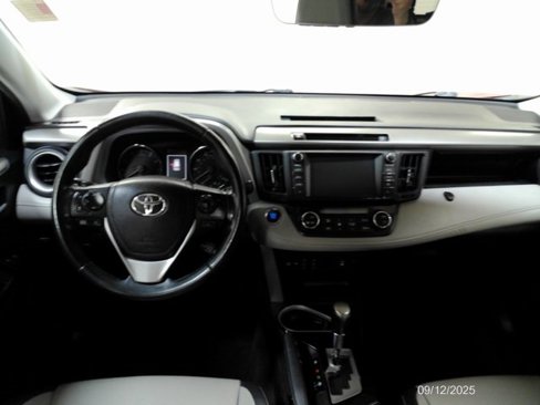 Used 2016 Toyota RAV4 Limited image 33