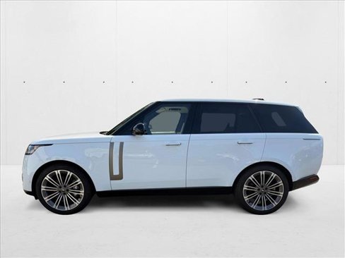 Used 2024 Land Rover Range Rover SE image 3