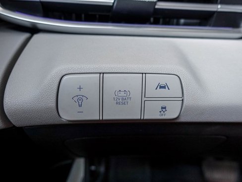 Used 2021 Hyundai Elantra Limited image 22