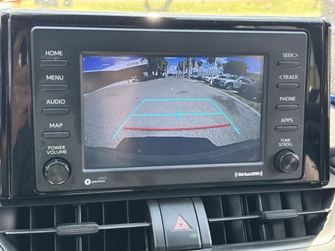 Used 2021 Toyota RAV4 LE image 4