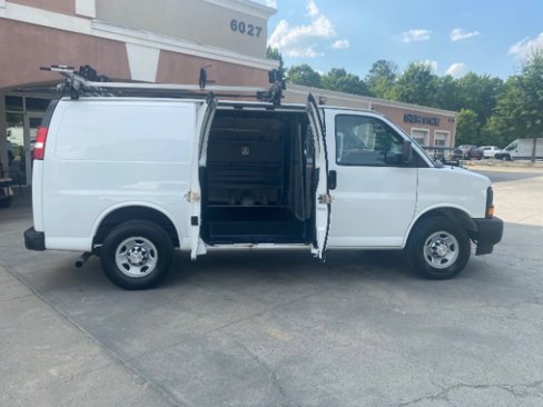Used 2017 Chevrolet Express 3500 image 9