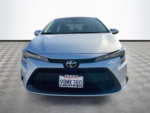 Used 2022 Toyota Corolla LE image 2