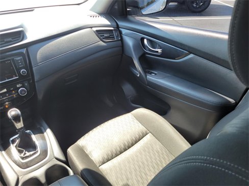 Used 2020 Nissan Rogue SV image 19