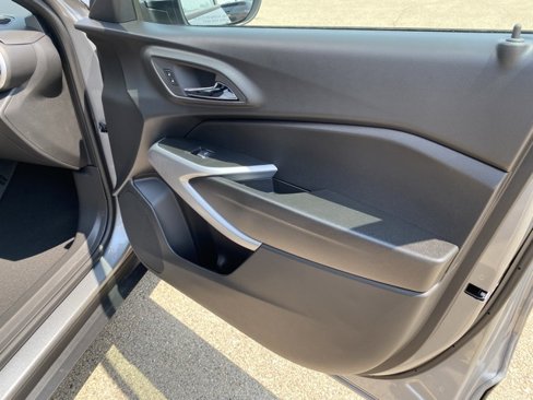New 2025 Chevrolet Trax RS w/ Sunroof Package image 21