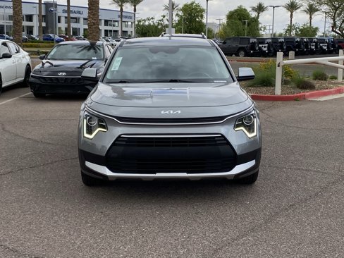 Used 2023 Kia Niro LX image 8