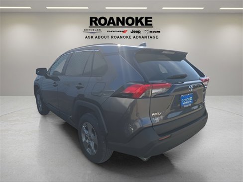 Used 2022 Toyota RAV4 XLE image 9
