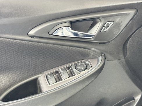 Used 2021 Chevrolet Malibu LT image 16