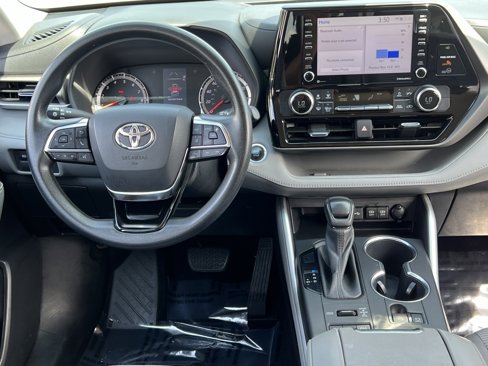 Used 2021 Toyota Highlander L image 11