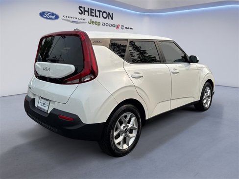 Used 2022 Kia Soul LX w/ Technology Package image 5