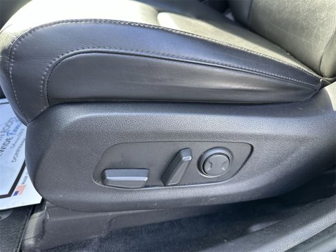 Used 2022 Kia Carnival LX image 12